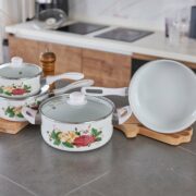 Кастрюли эмалированные (набор 3 шт. + сковородка) «Розы»